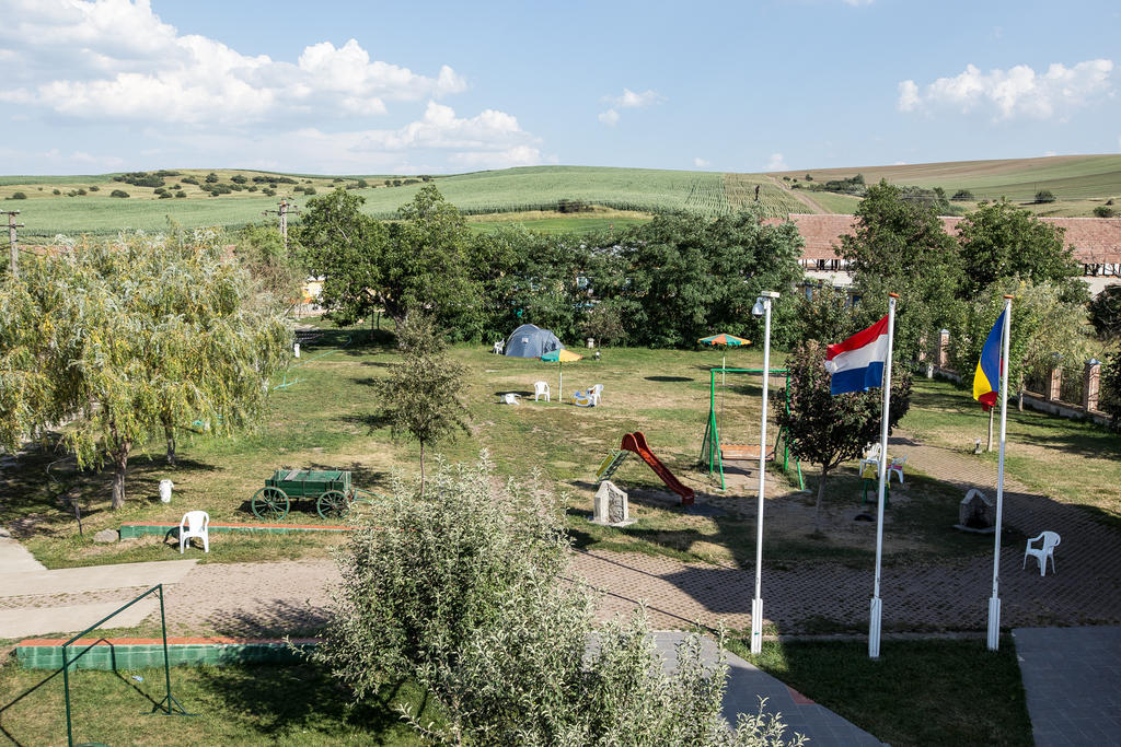 Pensiunea Poarta Oilor Girbova Экстерьер фото